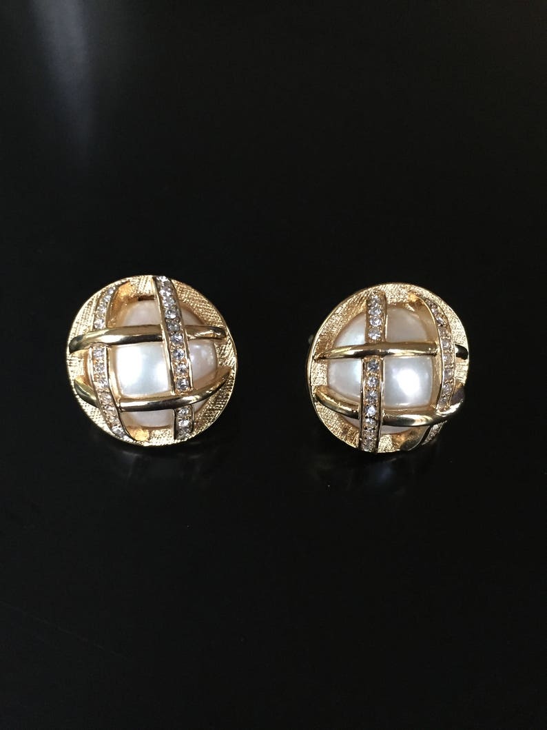 Vintage Margaret Townsend Pearl and gold rhinestone clip on earrings NWT image 1