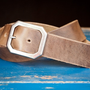 Custom sized belt - 1.5&quot; width, Horween Chromexcel leather, center bar buckle - natural