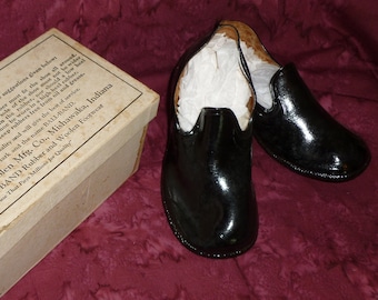 NOS 1930s 1940s vintage Caoutchouc Rain Chaussures Bottes Galoshes Ball Brand Enfants Drizzle Boot Cover Heels Enfants Taille 7 Stage Photo Prop