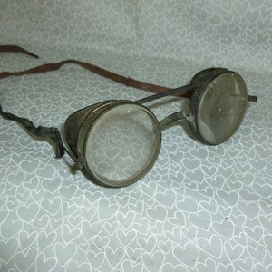 Antique Glasses Vintage WWI Era Roadster Motoring Motorcycle Auto Aviation Folding Safety Glasses with Mesh Side Shields Tie Straps