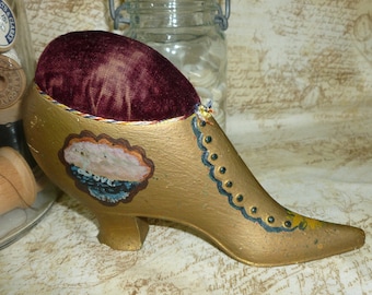 Vintage pin cushion Victorian Shoe carved wood souvenir pin cushion / Hat Pin holder / Sewing
