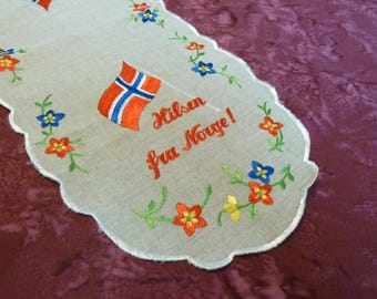 Vintage norweski bieżnik Norwegia Haft-Hilsen fra Norge