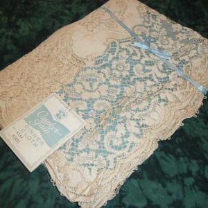 NOS-nwt UNUSED Vintage Quaker Lace Tablecloth GALA Ivory Cotton Flowers Greenery-Signature Quaker Tag & Loops Perfect for Entertaining!