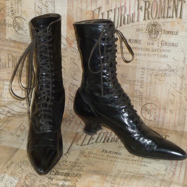 Antique Boots Victorian Edwardian Womans Black Leather High Top Lace Up Shoes Boots /Stage Photo Prop