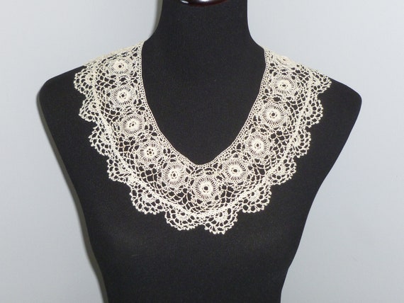 Antique Lace Collar Vintage Dimensional Irish Cro… - image 1