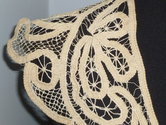 Large Antique Battenburg Lace Collar / Ivory Dres… - image 4