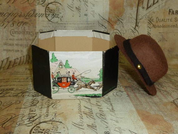 damask hat boxes  Hat boxes, Vintage hat boxes, Decorative boxes