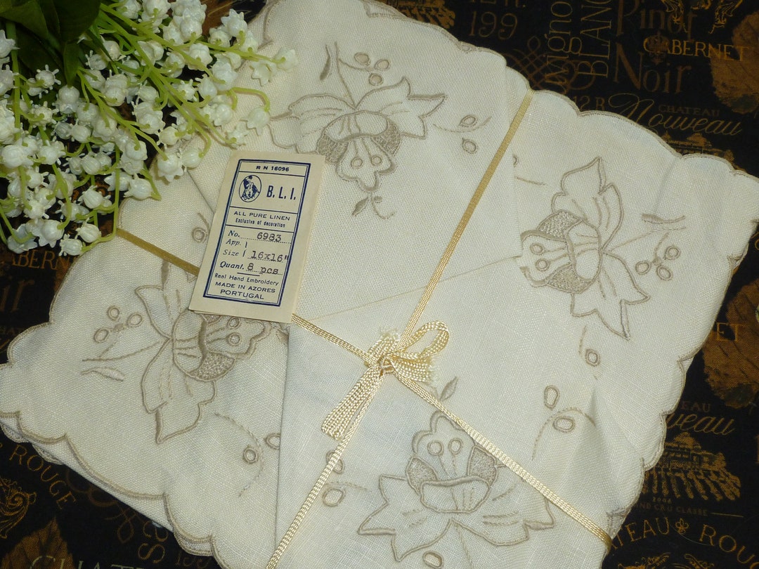 Exceptional Vintage 8 Pc Set Napkins Hand Embroiderynoslabel Made in