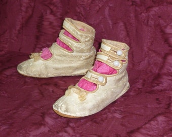 Darling Antique Victorian Baby Childrens Button Shoes-c1800s-early 1900s Edwardian Vintage Baby White Leather