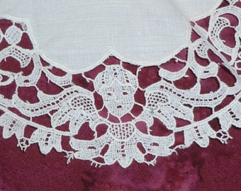 Beautiful Antique Net Filet Lace Doily-Figural-Cupids-Angels Vintage