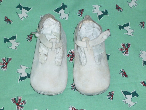 Darling Antique Baby Mary Jane Shoes Vintage Butt… - image 4