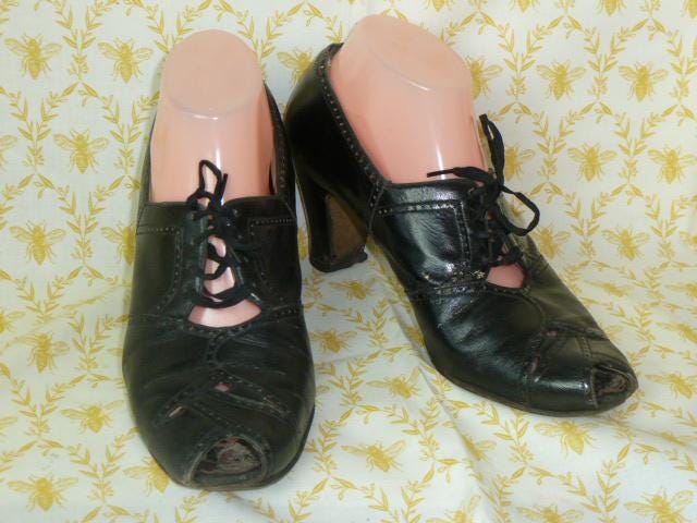 CUTE Antique Shoes-1930s 1940s Oxford Flapper-womans Vintage Black