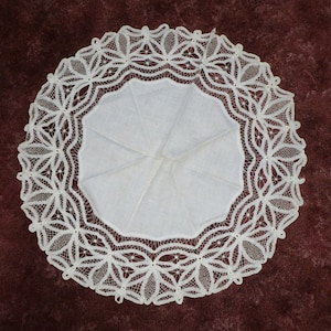 Antique Victorian Tablecloth Battenberg Lace Hand Embroidery 30&quot; Diameter Exquisite!!!