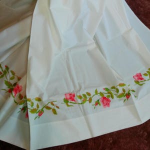 Handmålat vintagelakan med rosenblommor, lantlig stil, fransk lantlig stil - 201x251 cm
