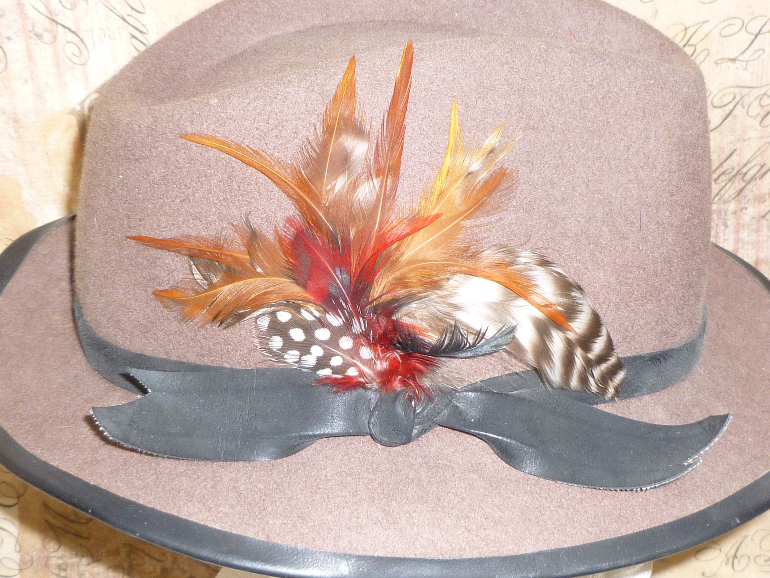 Classic Fedora Hat Vintage Tan Wool Leather Trim & Feather  display picture 2