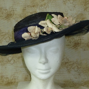 Antique 1930s Edwardian Hat Vintage Flowers "AUSTELLE-New York" Chapeaux Chic Navy Blue Straw