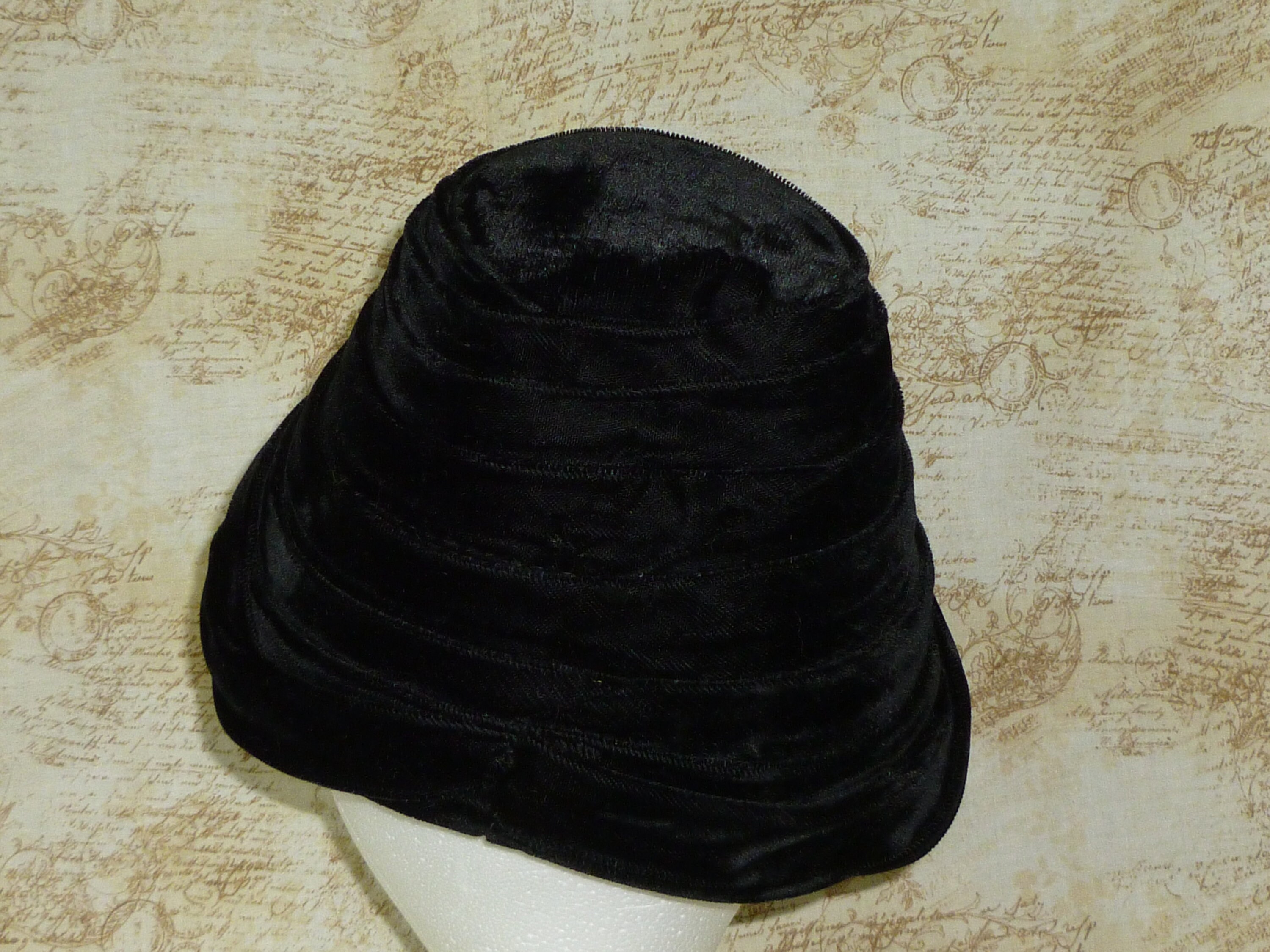 Vintage 1950s Black Bee Hive Woven Hat Velvet 1950s Colorful Rainbow Chevron Weave Vintage Beehive Turban  main image 4
