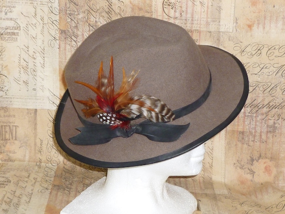 Classic Fedora Hat Vintage Tan Wool Leather Trim & Feather  display picture 2