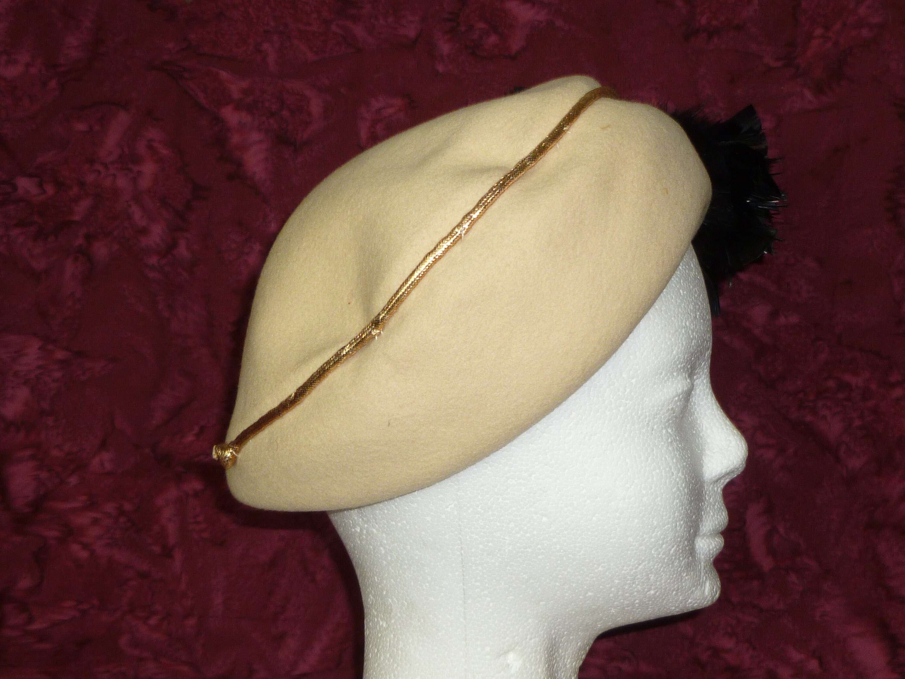 Henry Pollak Velvet Feather Cloche Hat Netting Vintage Womens Size M (ST) Vintage Henry Pollak Peachfelt Cloche Hat With Netting Veil  main image 3