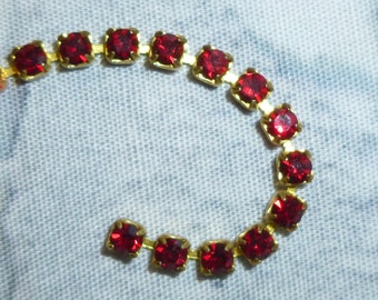 BTY Vintage Simple rhinestone trim, red crystal gold Cup Chain, Single line Trim Edging Clothing Crafts Costume-Home Decor-Sewing
