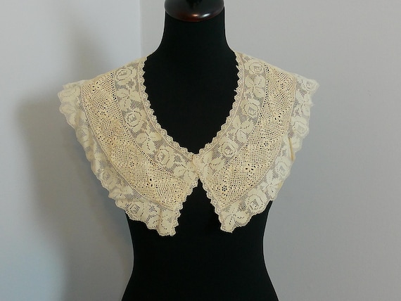 Large Antique Mixed Lace Collar Ornate Irish Crochet Lace Bobbin