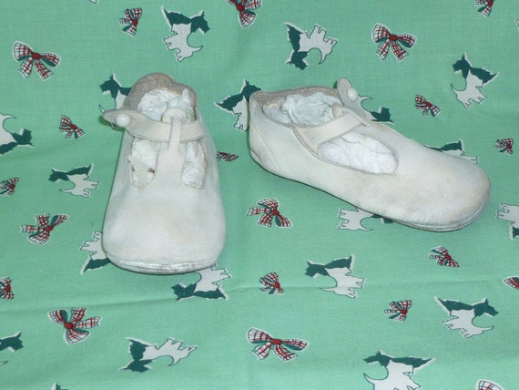 Darling Antique Baby Mary Jane Shoes Vintage Butt… - image 2