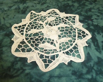 Antique Vintage Lace Doily Point de Venice Lace Off White lace