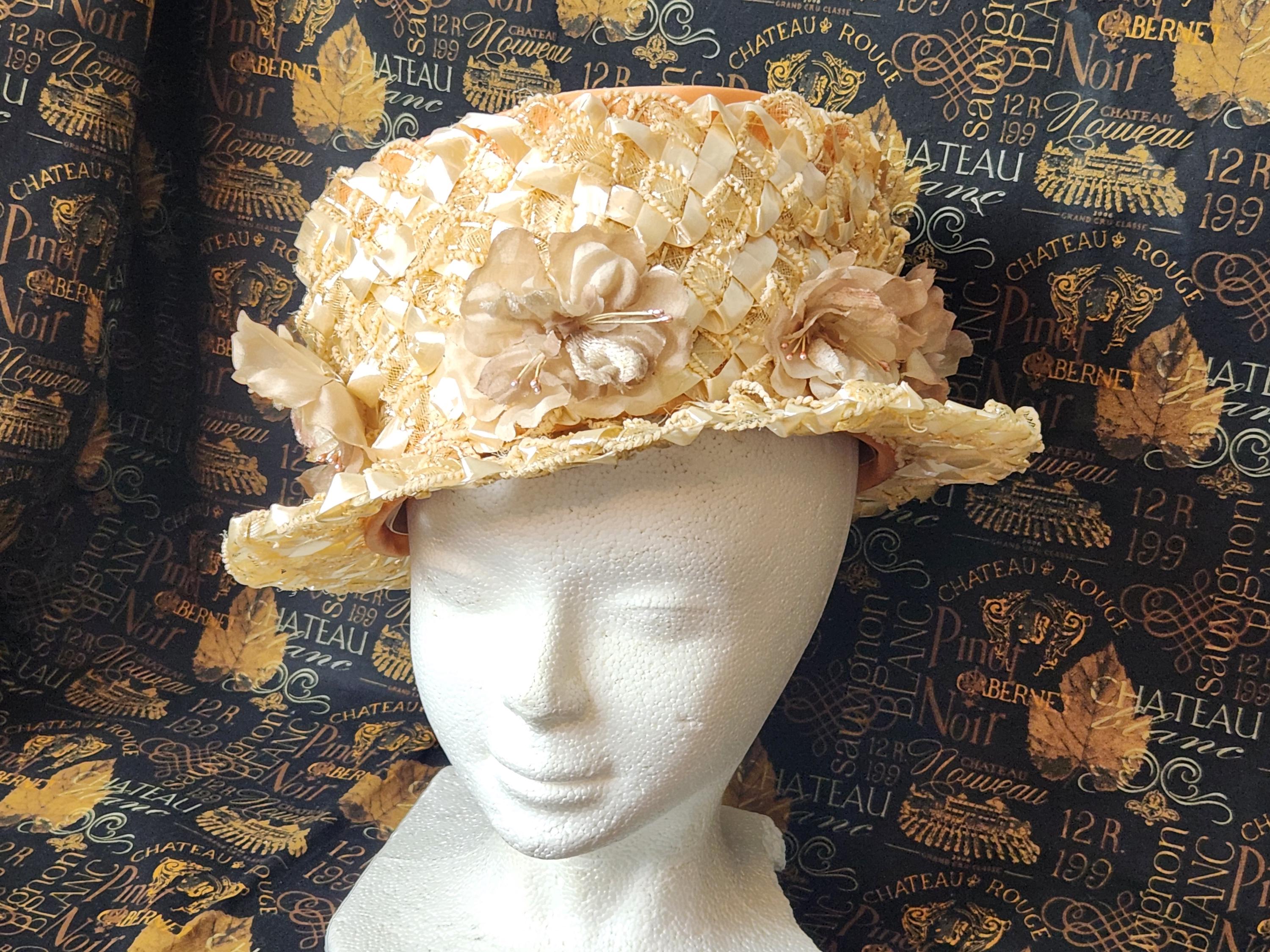 Mod Vintage Hat 1960s Bell Shape Derby Flower Hat Peachy  display picture 1