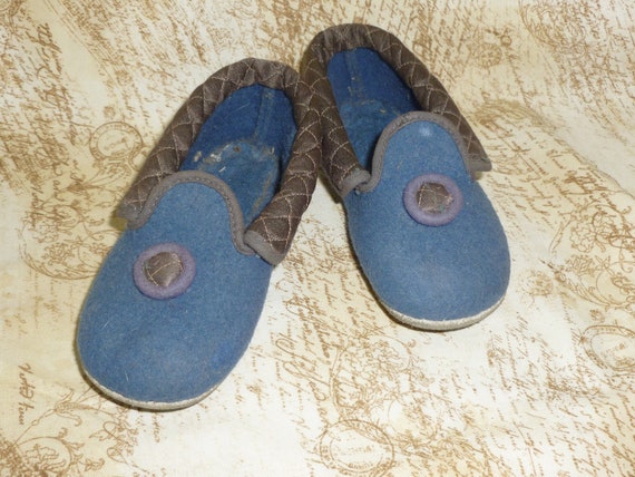 Antique Childrens slippers Baby Shoes-booties / D… - image 1