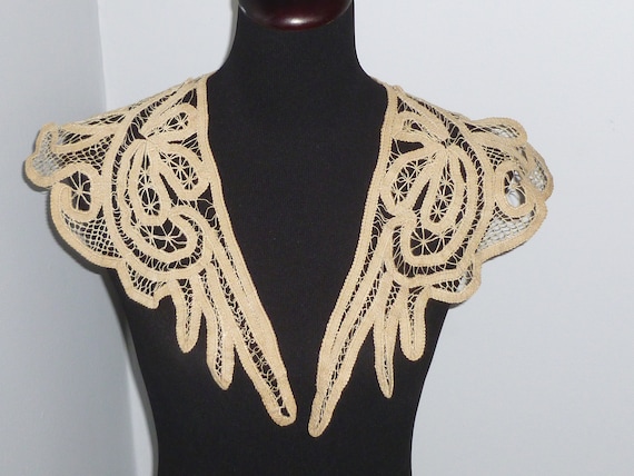 Large Antique Battenburg Lace Collar / Ivory Dres… - image 1