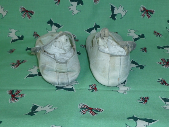 Darling Antique Baby Mary Jane Shoes Vintage Butt… - image 7