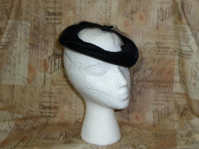 Vintage Tilt Hat Antique Black Velvet Netting Trim 1950s - Etsy display picture 3