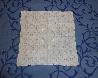 アンティーク スイス アッペンツェル 刺繍ハンカチ（引き抜き糸刺繍