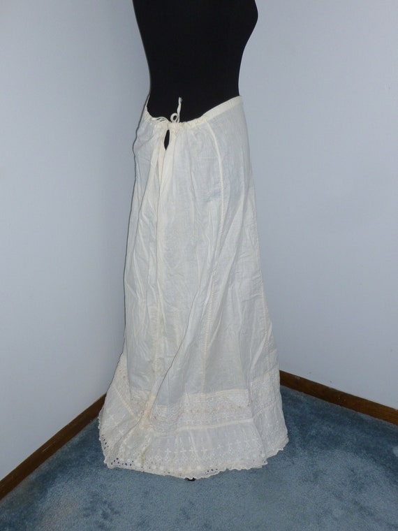 Gorgeous Antique Petticoat Skirt Embroidered Eyel… - image 5
