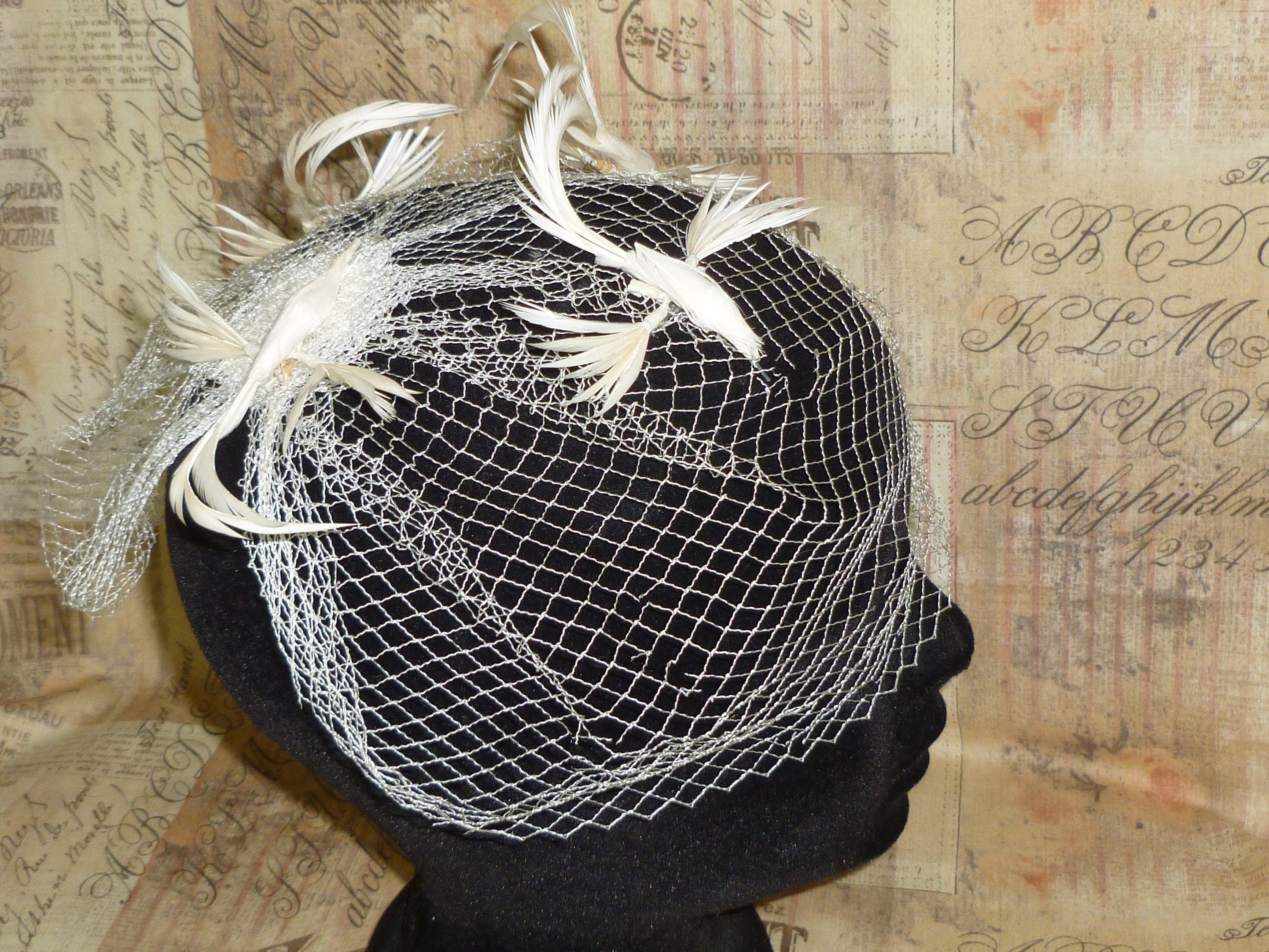 Vintage‎ 1950\'s Ivory Feather Hat With Netting Mid century Fascinator Millinery 1940 main image 2
