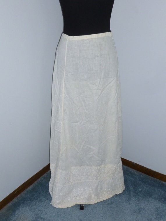 Gorgeous Antique Petticoat Skirt Embroidered Eyel… - image 2