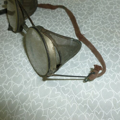 Antique shops Glasses Vintage WWI Era Roadster Motoring Motorcycle Auto Aviation Folding Safety Glasses with Mesh Side Shields Tie Straps
