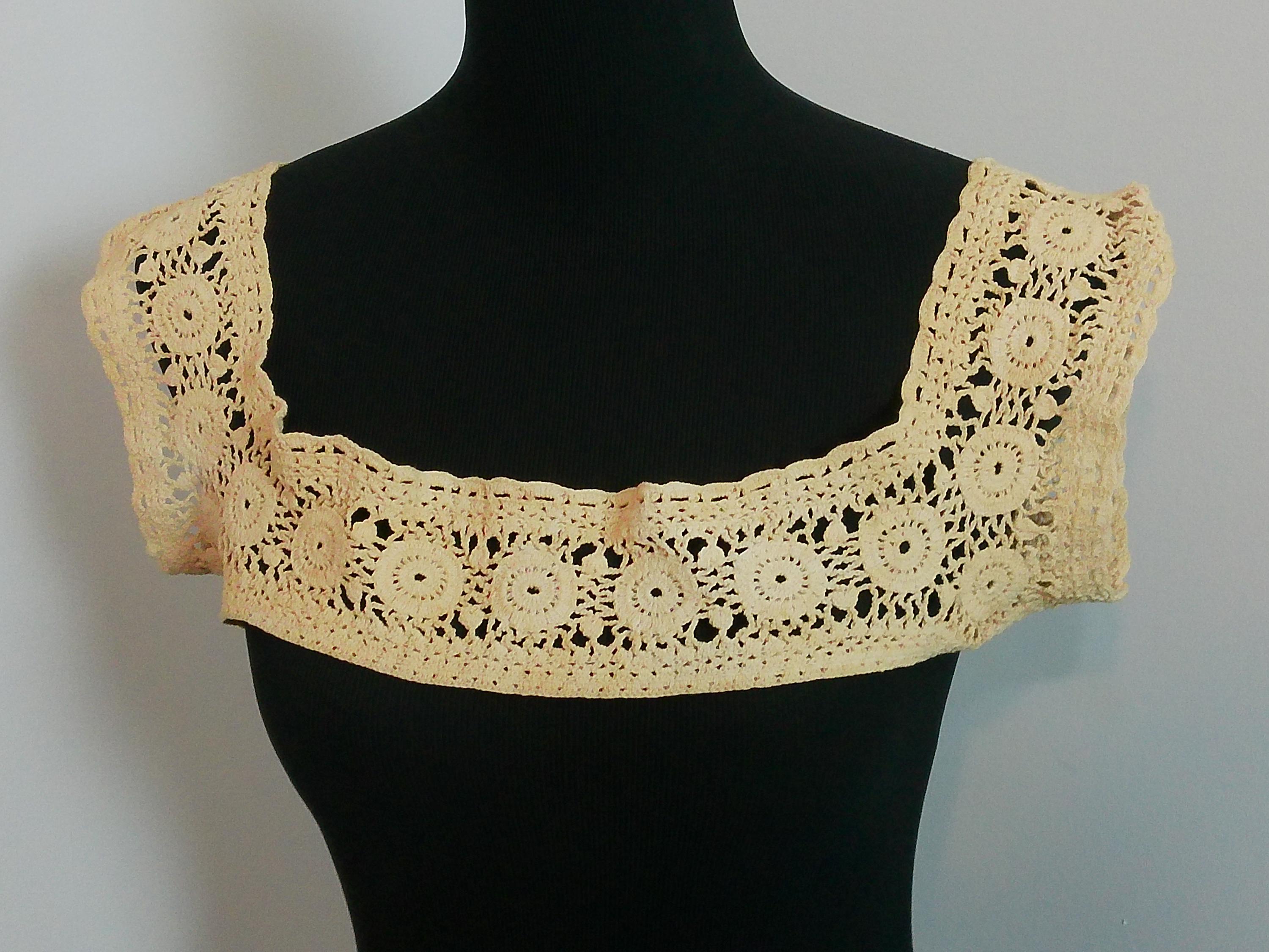 売れ筋商品|||ヴィンスカムート カットソー トップス レディース Women's Lace Yoke Button-Front Top Rich Black Lace-Yoke Tie-Neck Top for Women | Old Navy