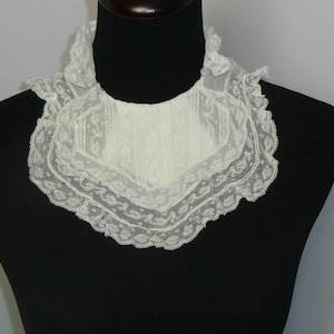 Antieke kanten kraag sierlijke Valenciennes kant bloemen bertha kraag jurk voorkant vintage kant