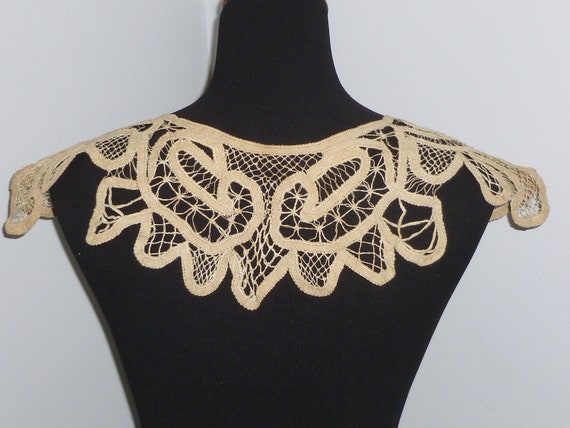 Large Antique Battenburg Lace Collar / Ivory Dres… - image 2
