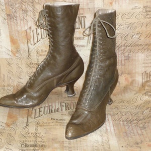 Antique Boots Victorian Edwardian Green Womans Leather High Top Lace Up Shoes Boots /Stage Photo Prop