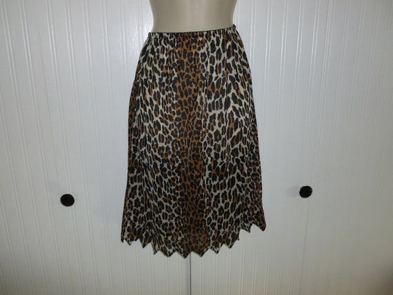 Vintage LEOPARD Print Half Slip 1950s-1960s Nylon… - image 1