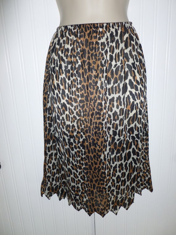 Vintage LEOPARD Print Half Slip 1950s-1960s Nylon… - image 2