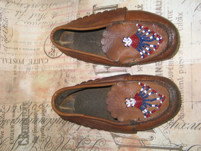 Antique Vintage Baby Shoes / Slippers / Beaded Moccasins / Doll Booties / Childrens Slippers image 2