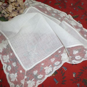 Antique Embroidery Bobbin Net Lace Handkerchief Vintage Hanky~Bridal-Flowers