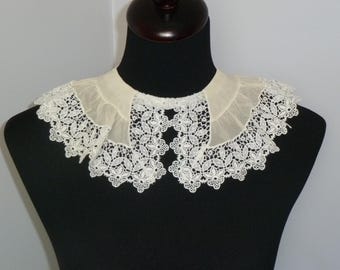 Antique Bobbin Lace Collar Vintage Lace Dress Front