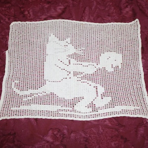 Filet Lace Antimacassar Antique Kitty Cat Figural Textile Very Detailed Doily Hand Made Filet Crochet Cotton - Shabby Chic