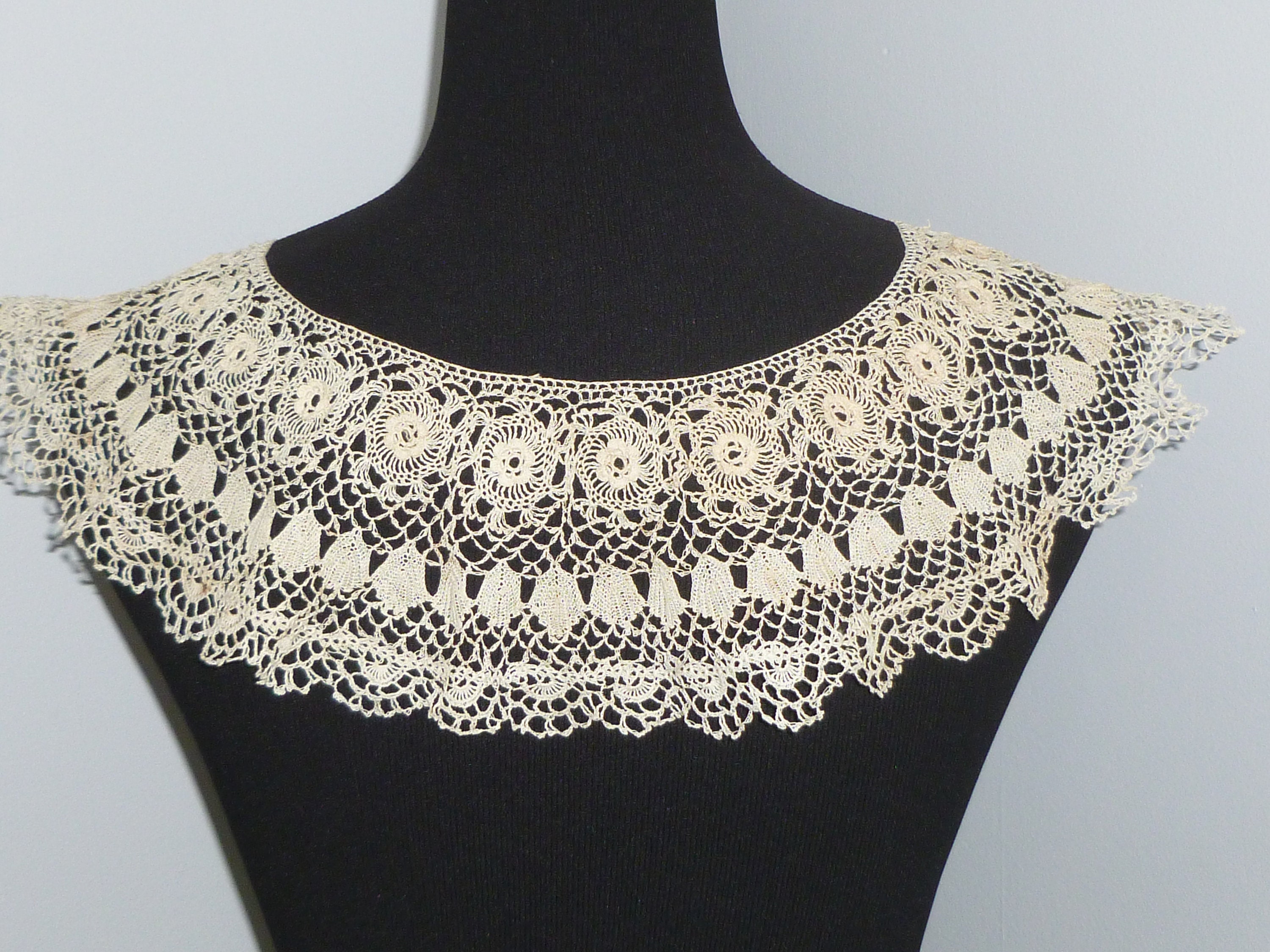 Antique Lace Collar Vintage Dimensional Irish Crochet Lace Bertha