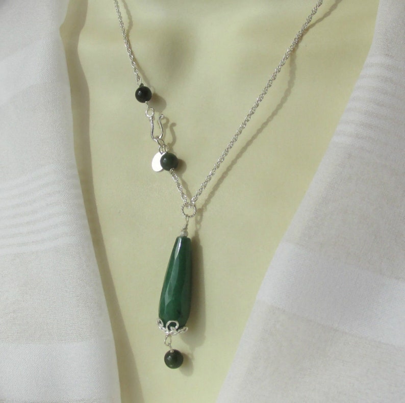 Collier de jade canadien vert émeraude, argent sterling 925, pendule en forme de larme, chaîne de corde avec pendentif en Y, long pendentif goutte de jade en pierres précieuses à facettes image 1