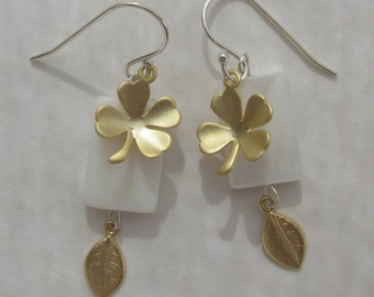 Lucky clover white Mother-of-Pearl earrings, modern bi-color 925 Sterling Silver 14K gold plated, natural floral shell, good luck charm
